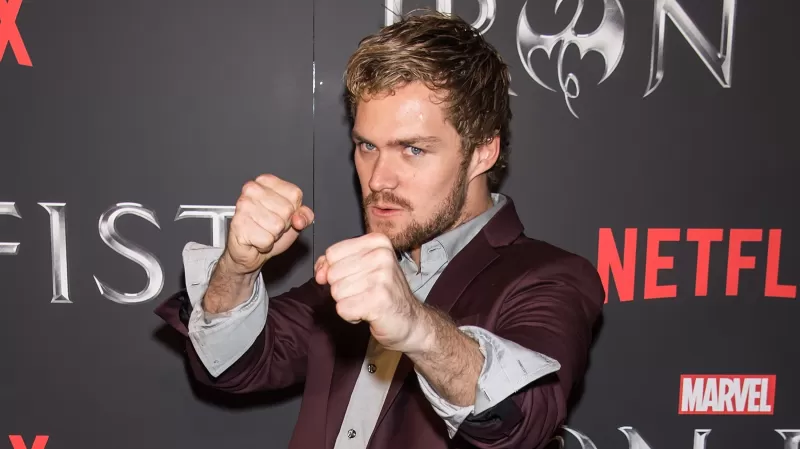 Finn Jones erkennt Eisenfaustkritik an und entschlossen, Zweifler falsch zu beweisen